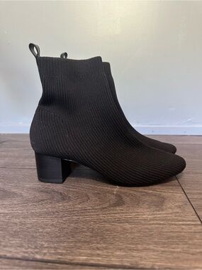 Black Knit Sock Ankle Boots - Women 6.5 - Cushionaire - Neely Knit Bootie